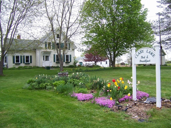 Clary Lake Bed and Breakfast image 1